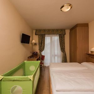 Camera con letto king size